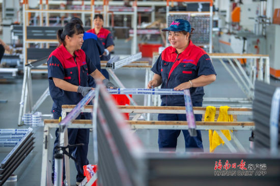 海南万宁：企业开足马力赶订单 忙生产