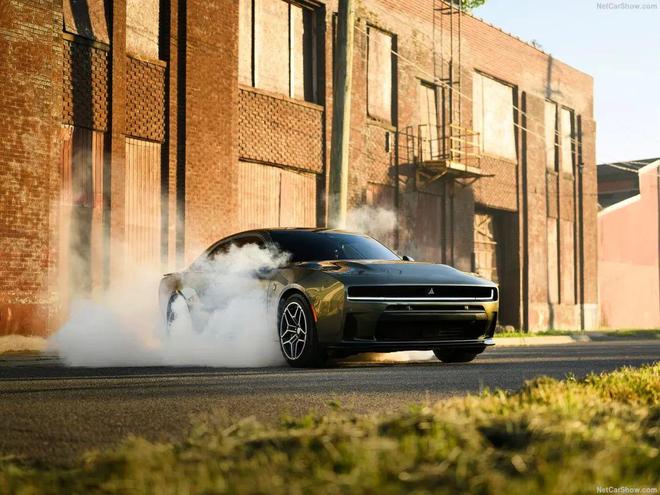 全新“技术流”四驱道奇Charger Scat Pack发布双涡轮直六替代V8信仰没了(图3)