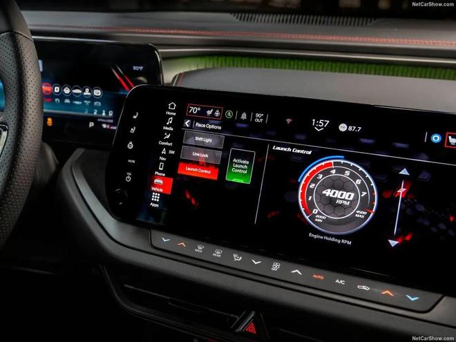 全新“技术流”四驱道奇Charger Scat Pack发布双涡轮直六替代V8信仰没了(图14)