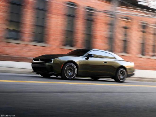 全新“技术流”四驱道奇Charger Scat Pack发布双涡轮直六替代V8信仰没了(图24)