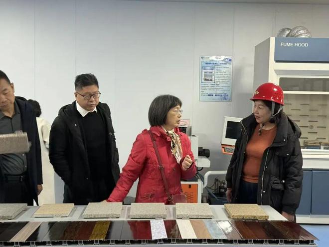 昌吉高新区携高校专家赴新铝铝业助力技术创新(图2)